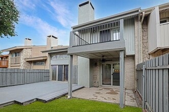 2903 Country Pl Cir in Carrollton, TX - Building Photo - Building Photo