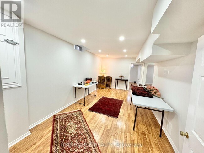 33 Forestside Ct in Richmond Hill, ON - Building Photo - Building Photo