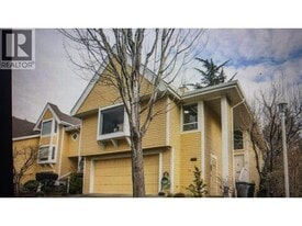 3316 Flagstaff Pl in Vancouver, BC - Building Photo