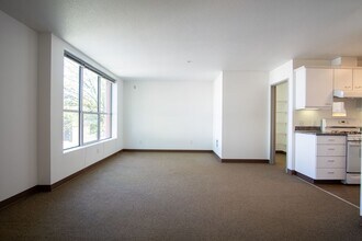 2544 NW Vaughn St-Unit -2544A in Portland, OR - Building Photo - Building Photo