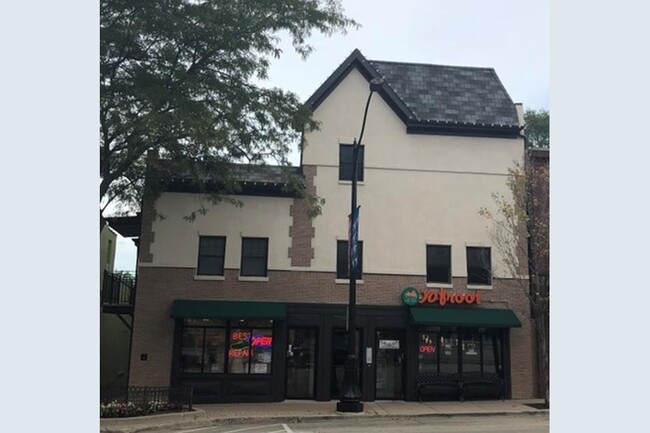 620 N Milwaukee Ave, Unit A in Libertyville, IL - Building Photo - Building Photo