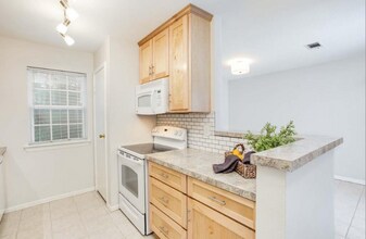 808 Kalanchoe Ct in College Station, TX - Building Photo - Building Photo