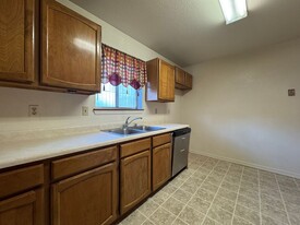 670 Cameron Way in Susanville, CA - Building Photo - Building Photo