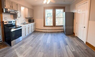 584 Pleasant St in Lewiston, ME - Building Photo - Building Photo