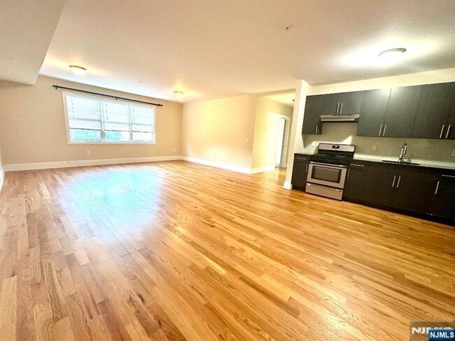 13-23 River Dr in Fair Lawn, NJ - Building Photo - Building Photo