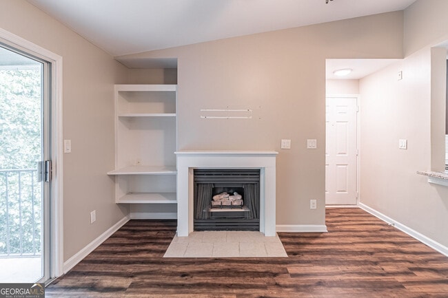 547 Granville Ct in Atlanta, GA - Building Photo - Building Photo