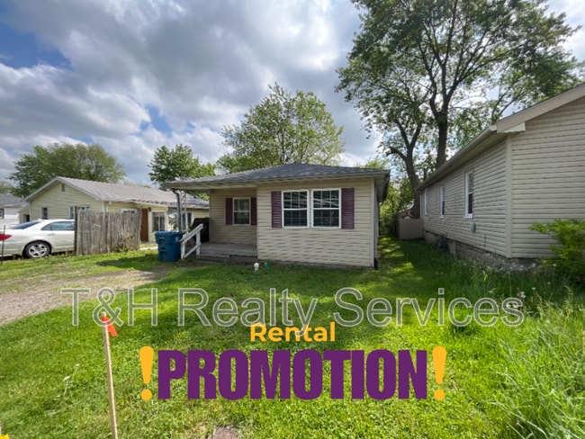 property at 1023 S Worth Ave