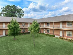 2619 N Quality Ln in Fayetteville, AR - Building Photo - Building Photo