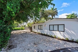490 NE 141st St in North Miami, FL - Building Photo - Building Photo