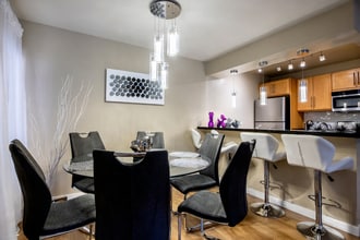 18350 Hatteras St, Unit 208 in Tarzana, CA - Building Photo - Building Photo