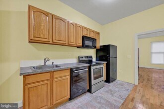 221 E Lafayette Ave in Baltimore, MD - Building Photo - Building Photo