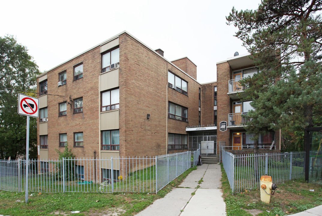 102 Trethewey Dr in Toronto, ON - Building Photo