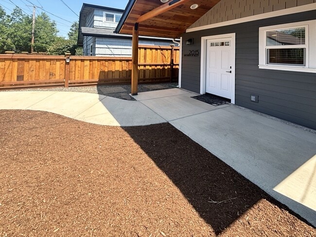 2015 Washington Alley in Eugene, OR - Building Photo - Building Photo