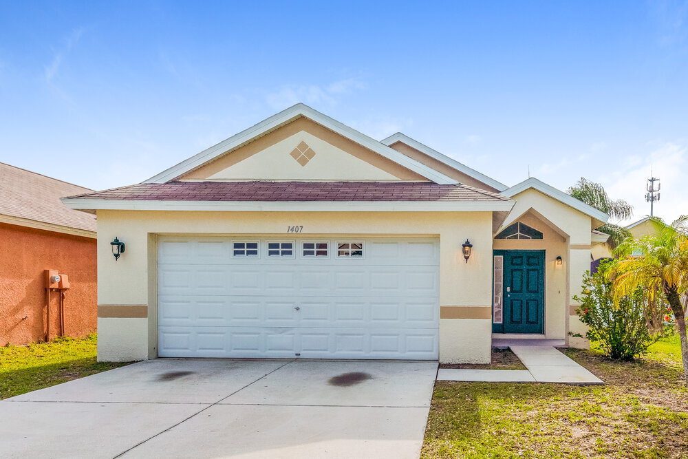 1407 Delano Trent St in Ruskin, FL - Foto de edificio