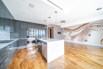 3250 NE 188th St, Unit 806 in Aventura, FL - Building Photo - Building Photo