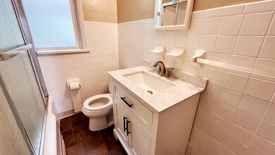 5604 Pocusset St, Unit Apartment 2 in Pittsburgh, PA - Building Photo - Building Photo
