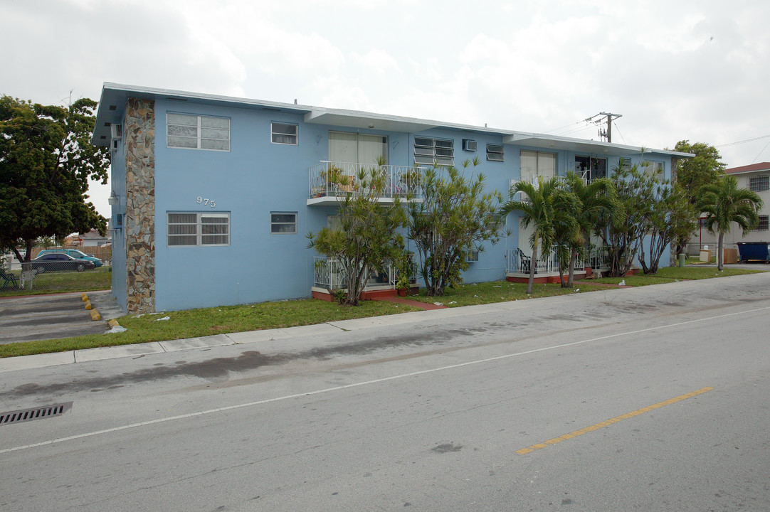 975 W 2nd Ave in Hialeah, FL - Building Photo