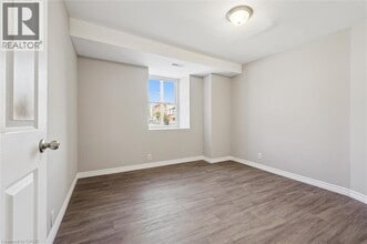 906 King St E in Cambridge, ON - Building Photo - Building Photo