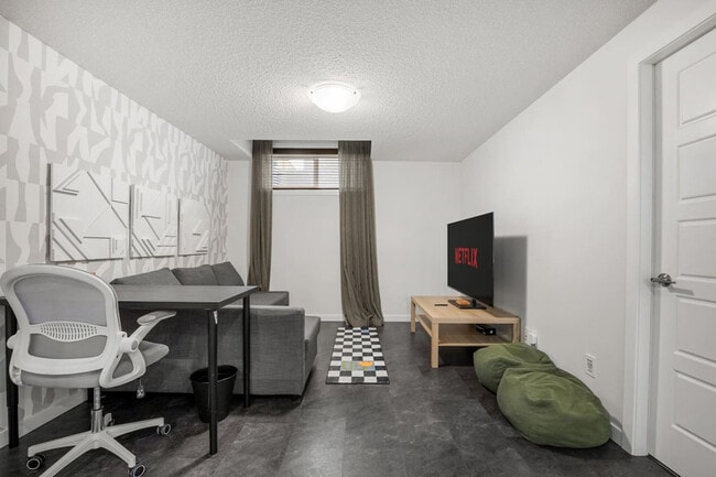 141 Ambleside Heath NW, Unit SI ID1343913P