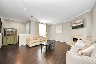 1112 Bering Dr in Houston, TX - Building Photo - Building Photo
