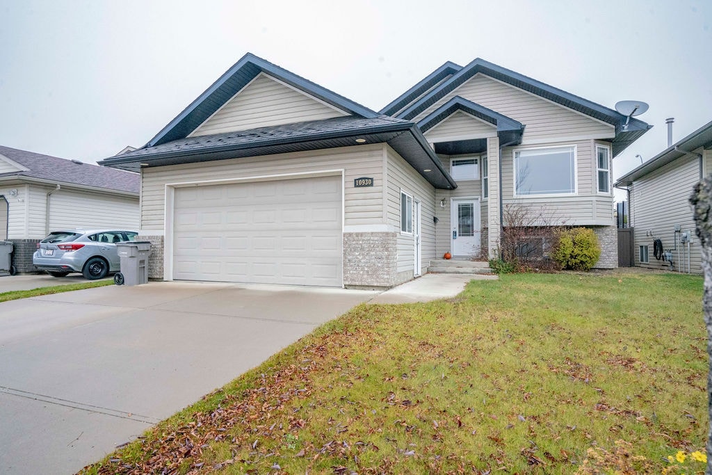 10930-10967 AvenueKey 6 in Grande Prairie, AB - Building Photo