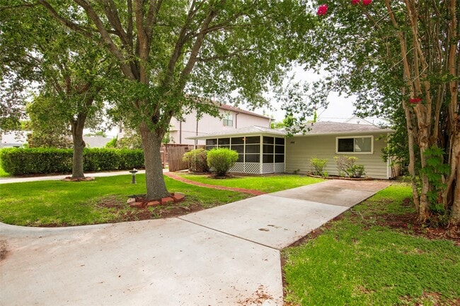 1005 Rosepoint Dr in Houston, TX - Building Photo - Building Photo