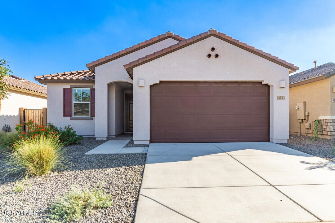 3233 Juniper Cyn Dr in Phoenix, AZ - Building Photo