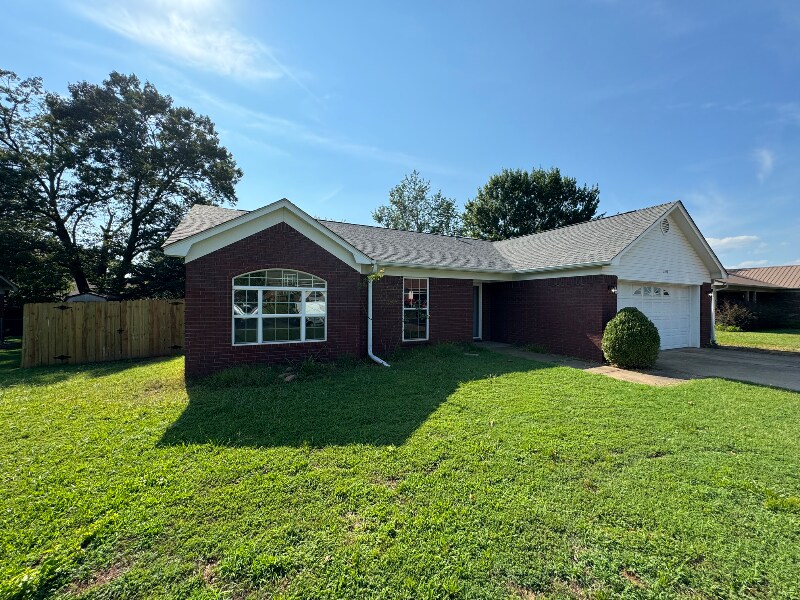 2006 S Ithaca Ave in Russellville, AR - Building Photo