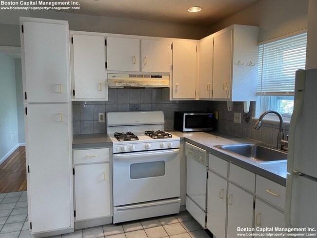 15 Wave Ave, Unit 3