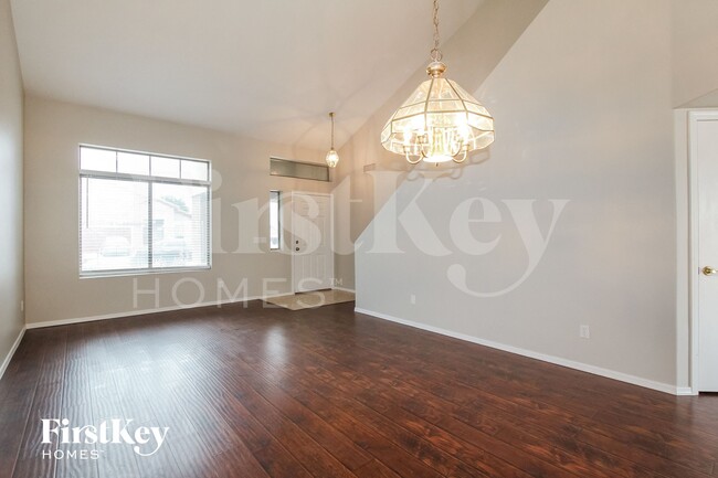 8564 W Sunnyslope Ln in Peoria, AZ - Foto de edificio - Building Photo