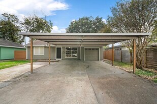 6523 Underhill St in Houston, TX - Building Photo