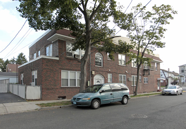 1018 Cross Ave in Elizabeth, NJ - Building Photo - Building Photo