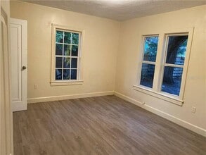 821 Newton Ave S in St. Petersburg, FL - Foto de edificio - Building Photo