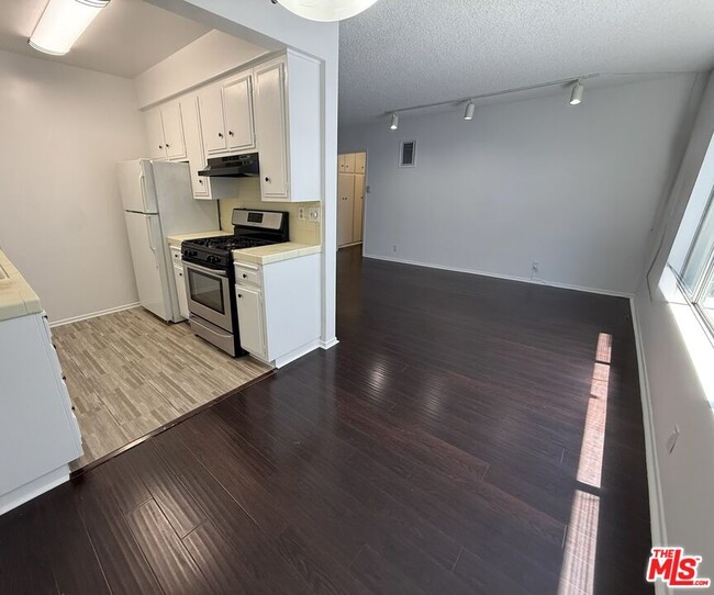 11570 Nebraska Ave in Los Angeles, CA - Building Photo - Building Photo