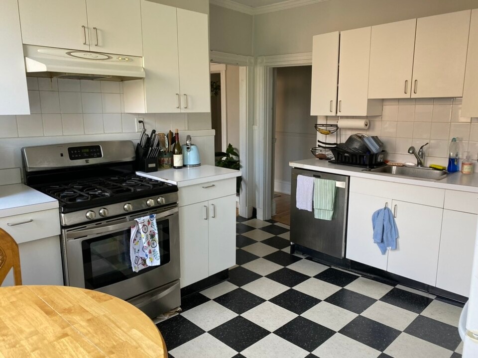 15 Farragut Ave, Unit 3 in Somerville, MA - Building Photo