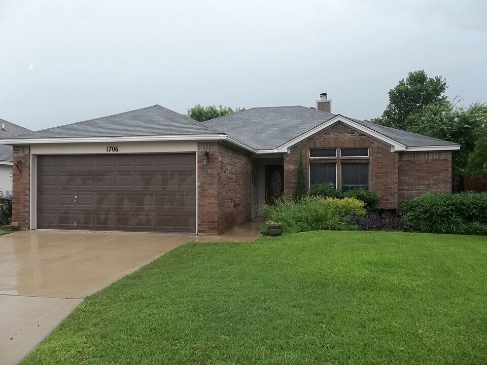 1706 Twisted Oak Dr in Temple, TX - Building Photo