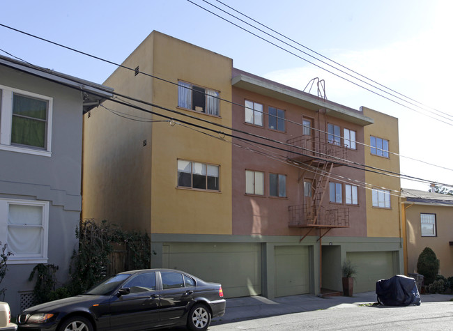 421 Burk St in Oakland, CA - Building Photo - Building Photo