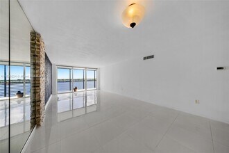 1175 NE Miami Gardens Dr in Miami, FL - Building Photo - Building Photo