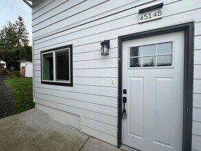 4514 SW Cullen Blvd in Portland, OR - Building Photo - Building Photo