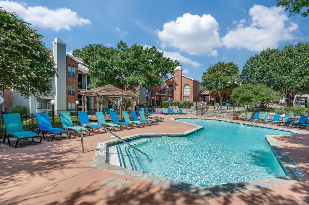 Foxborough Apartments in Irving, TX - Building Photo