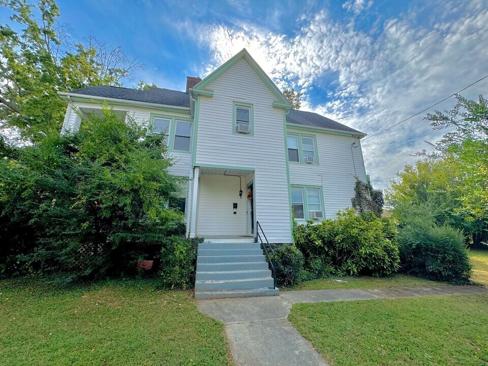 111 Connecticut Ave in Lynchburg, VA - Building Photo