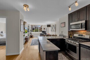 345 E 93rd St in New York, NY - Building Photo