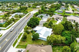 2041 SE Floresta Dr in Port St. Lucie, FL - Building Photo - Building Photo