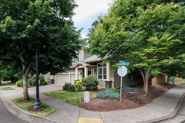 281 N Royal Oak St in Newberg, OR - Foto de edificio - Building Photo