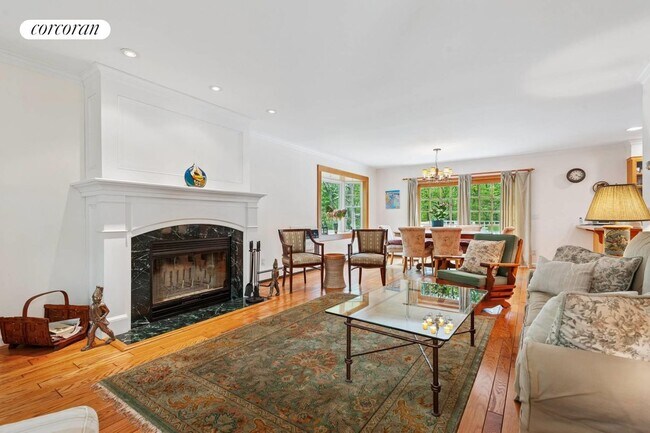 330 Sprig Tree Path in Sag Harbor, NY - Building Photo - Building Photo