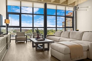 7920 NE 2nd Ave in Miami, FL - Building Photo
