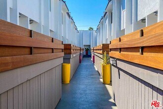 1138 20th St-Unit -12 in Santa Monica, CA - Building Photo - Building Photo