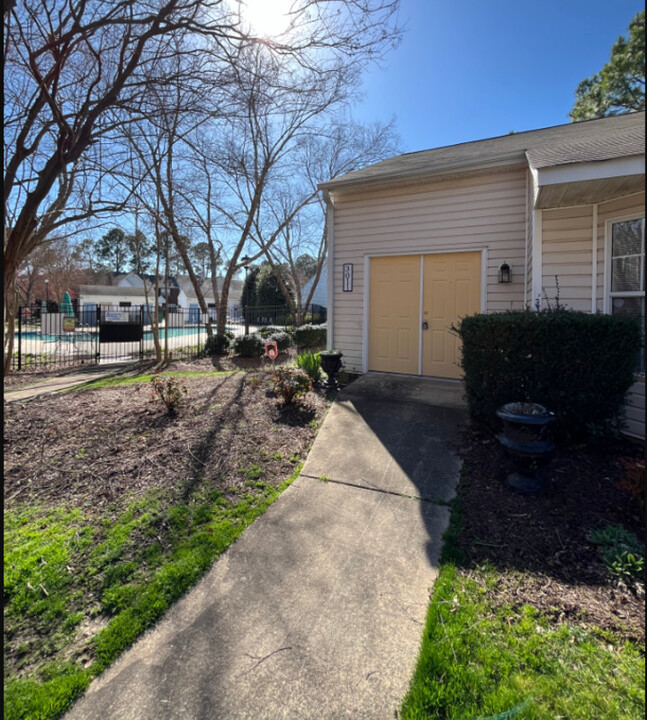 3011 Summercroft Ln in Charlotte, NC - Building Photo