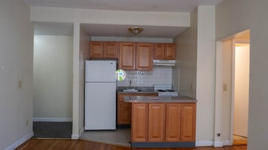 1132 Commonwealth Ave, Unit 12 in Boston, MA - Foto de edificio - Building Photo