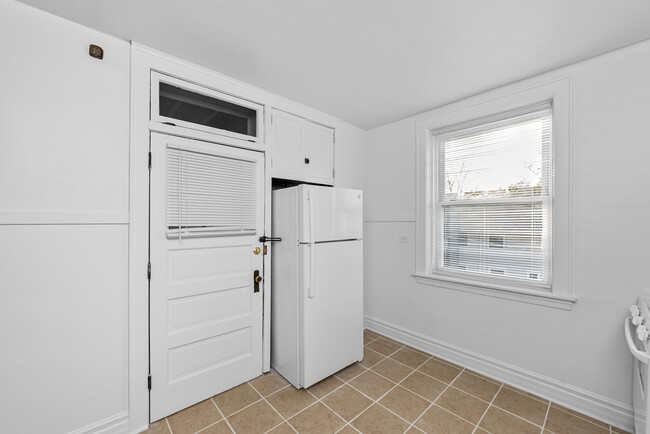 1936 W Estes Ave, Unit 2N in Chicago, IL - Foto de edificio - Building Photo